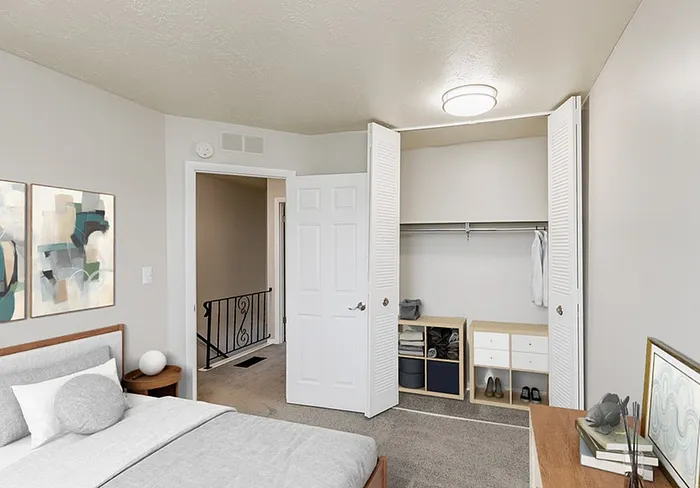 Pet-Friendly Apartments In Jefferson Hills, PA - Heritage Hills - Bedroom with Carpet and Windows
