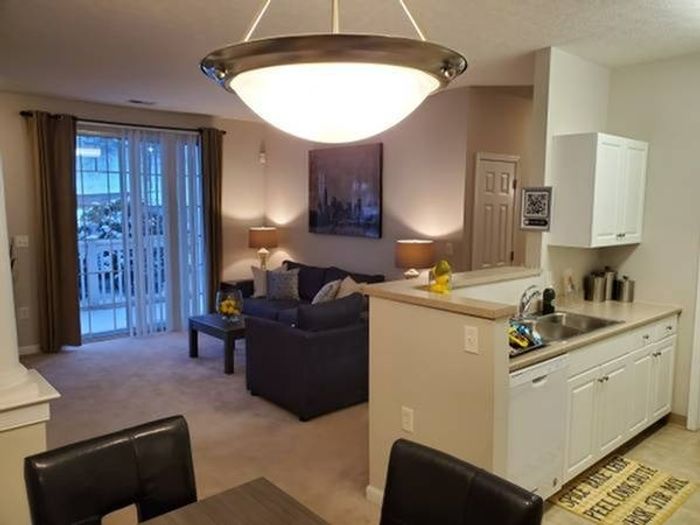 2BR, 2BA - Kitchen