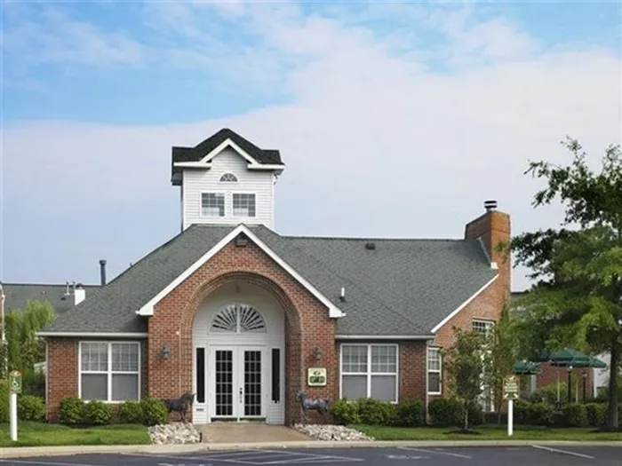 lexington luxury apts