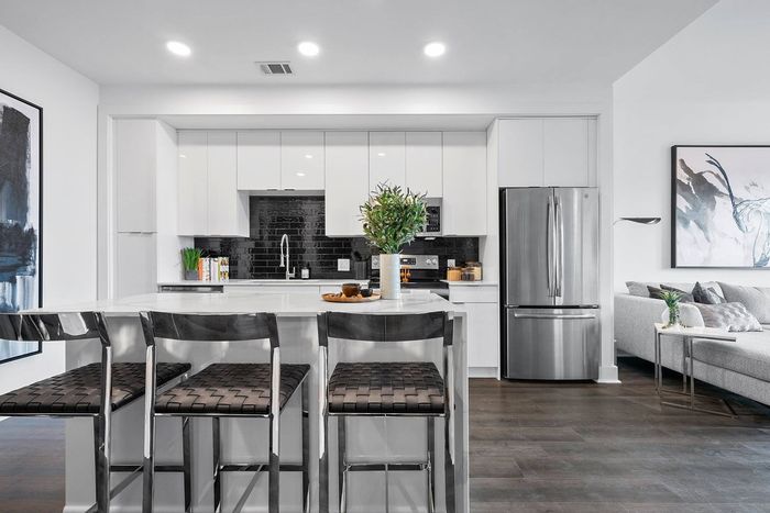 Spacious kitchen and island