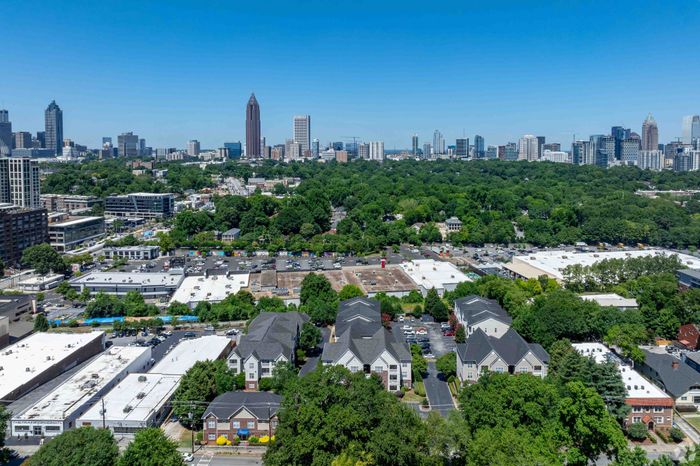 Close to Downtown Atlanta