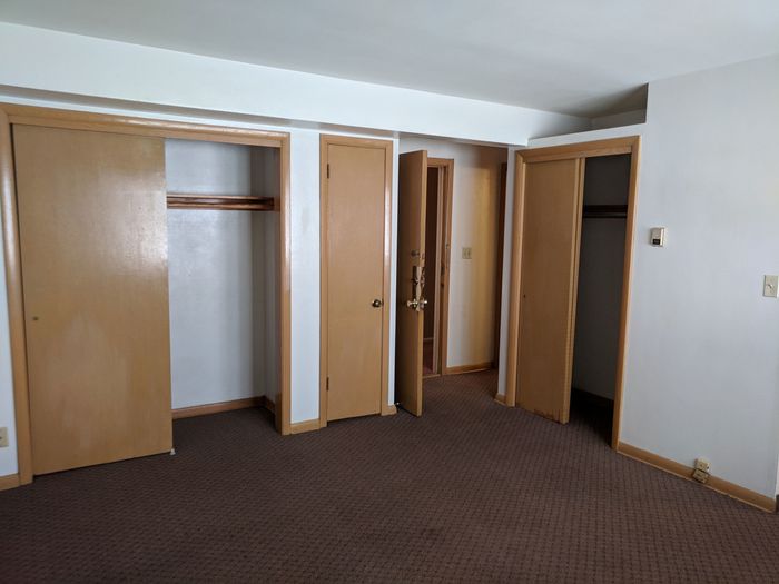 Campus Central - Bedroom/Bedroom Closet