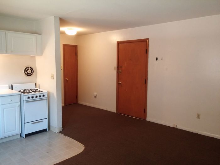 Campus East Studio Apartment - Schulhof Property Management LLC
