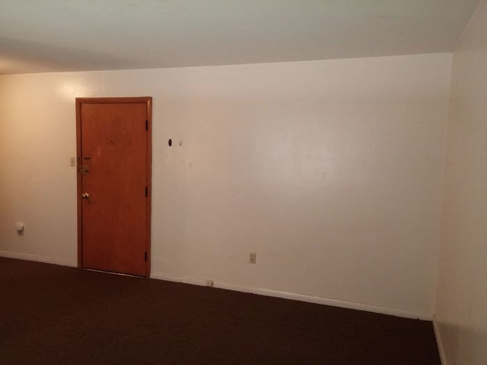 Campus East Studio Apartment - Schulhof Property Management LLC