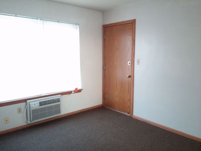 Campus Studio Bedroom - Schulhof Property Management LLC