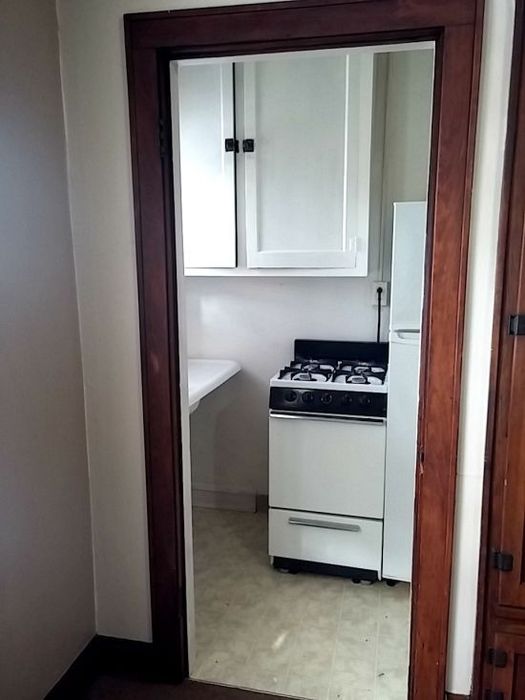 The Elms Apartment Bedroom - Schulhof Property Management LLC