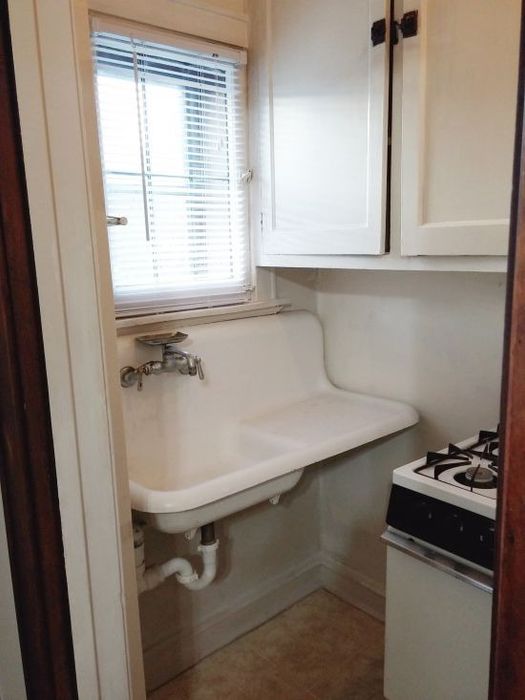 The Elms Apartment Bathroom - Schulhof Property Management LLC