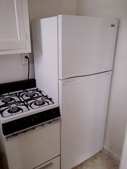 The Elms Apartment Kitchen - Schulhof Property Management LLC