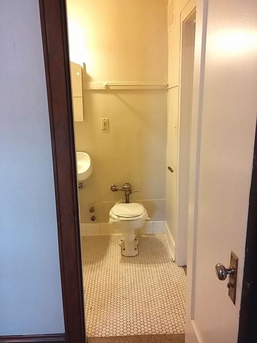 The Elms Apartment Bathroom - Schulhof Property Management LLC