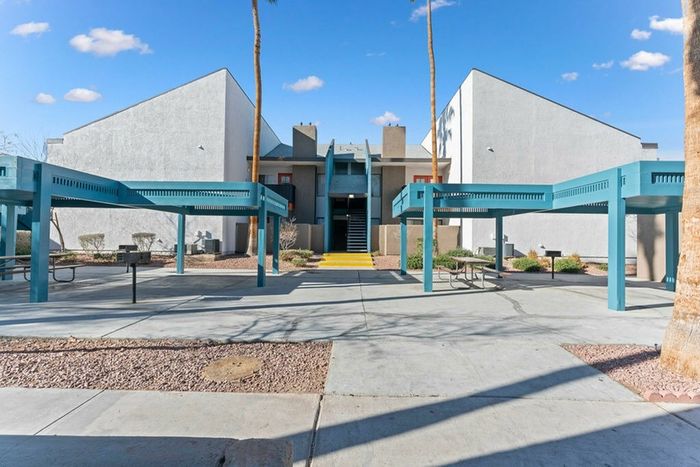 Courtyard view side