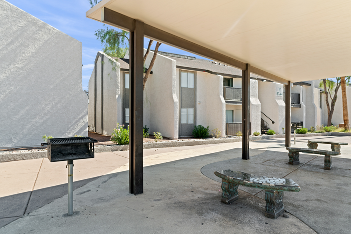 Thunderbird Apartments BBQ Area