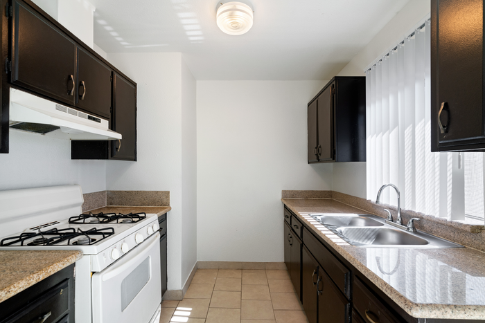 Thunderbird Apartments Kitchen