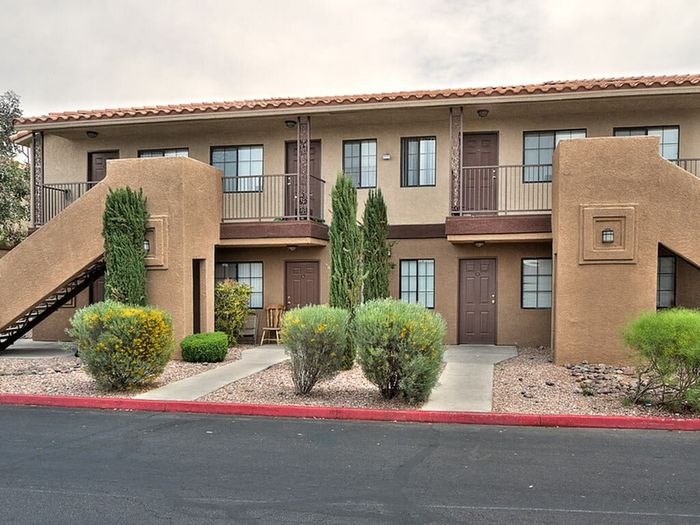 Arcadia Palms front view