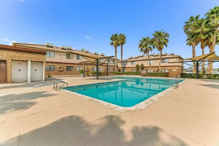 Arcadia Palms pool area