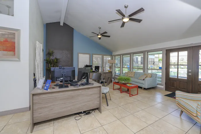 Ridge at Southcross leasing office