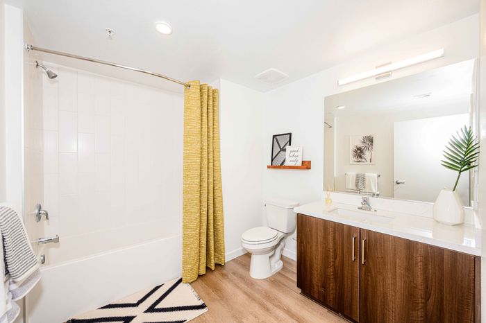 full bathroom at arte west apartments
