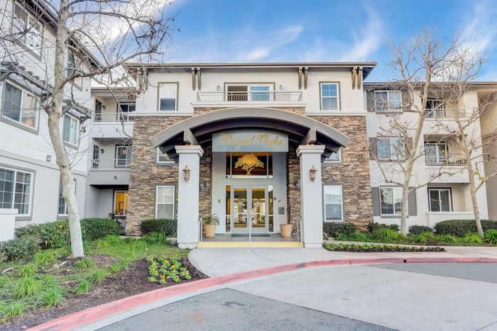 Royal oaks exterior main entrance