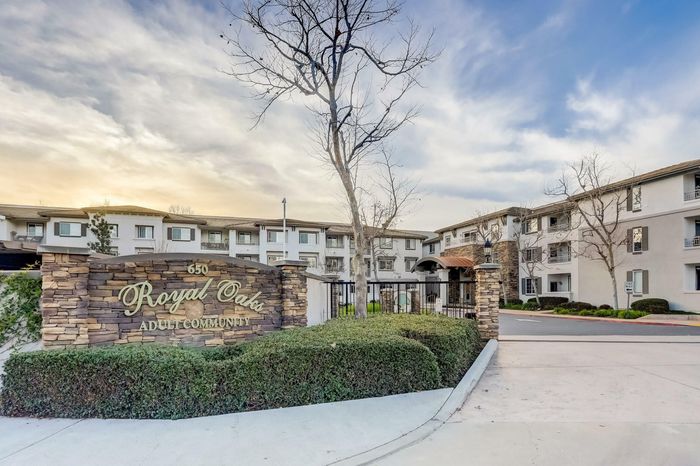 Royal Oaks exterior