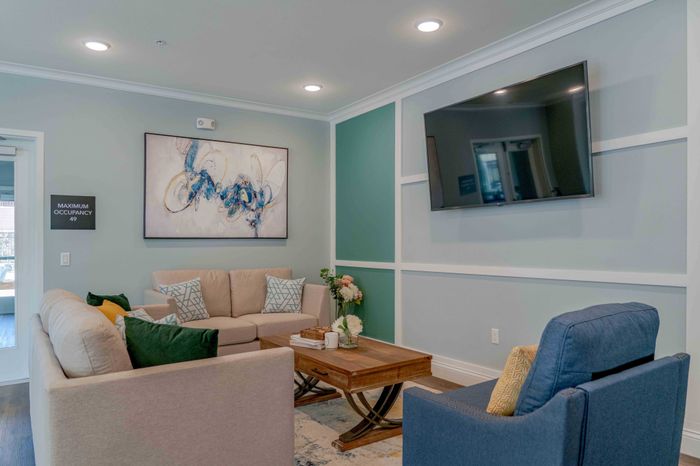 resident lounge with sofas at Turtle Creek apartments