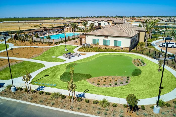 putting green at Grapevine Villa