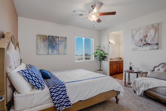 bedroom with carpeted flooring at Grapevine Villa