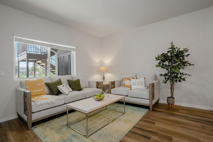 living room with taupe sofas, decorative rug and glass coffee table at Grapevine Villa