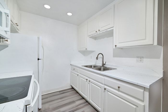 kitchen at pine vista apartments