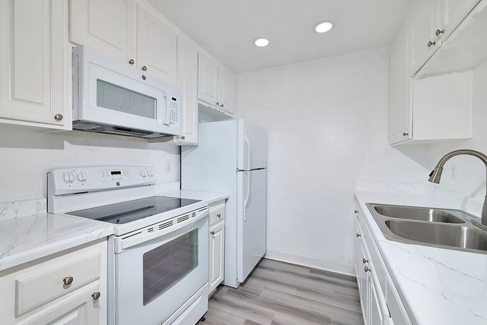 kitchen at pine vista apartments