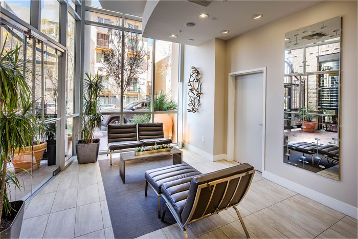 Stylish outdoor patio seating area with modern accents at Elan - Luxo II.