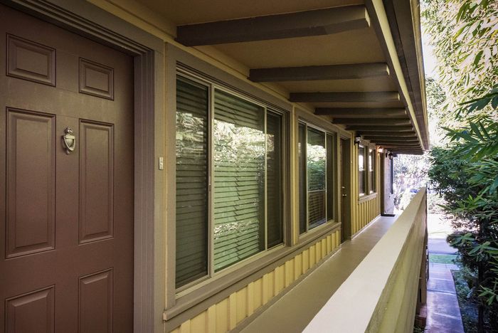 Landscaped community walkway and outdoor lighting at Elan - beachcomber la jolla.