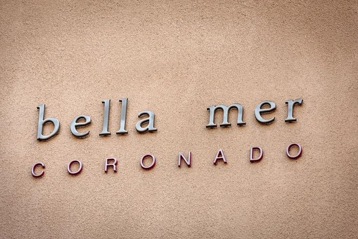 Monument sign at the entrance of the Elan - bella mer coronado in Coronado.