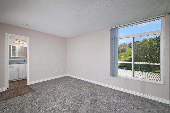 bedroom with plush carpeting at Creekwood Villas