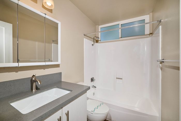 shower/tub combo at Creekwood Villas