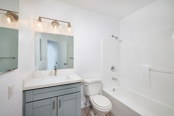shower/tub bathroom at Elivia
