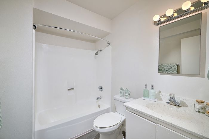 shower/tub bathroom