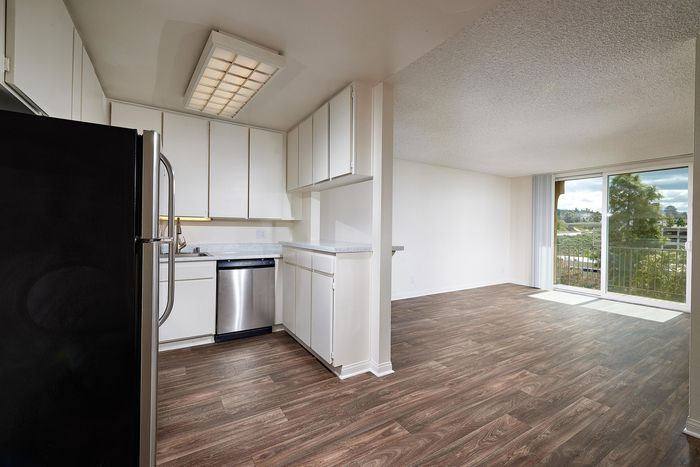 kitchen with stainless steel appliances and wood-like flooring at mellmanor