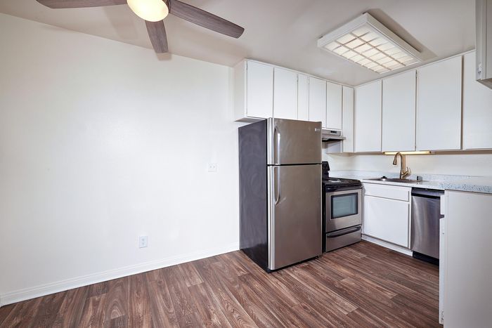 kitchen with stainless steel appliances and wood-like flooring at mellmanor