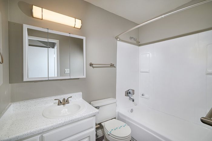 shower/tub full bathroom