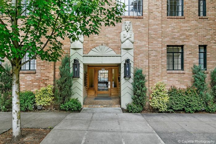 Manhattan Apartments Entrance