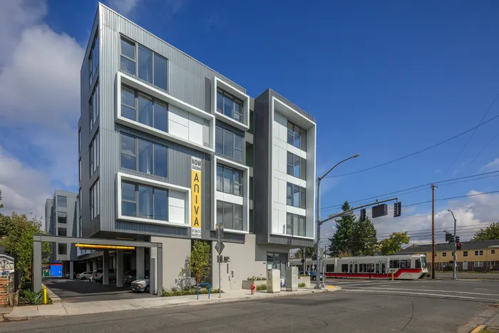 4 story aniva apartment building