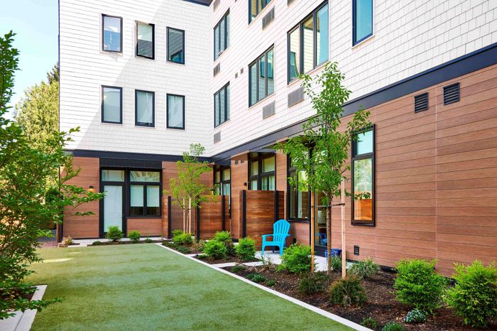 Two BR Apartments in Woodstock, Portland, OR - NOVUS - Outdoor Space With Well-Maintained Landscape