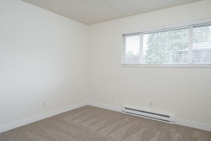 bedroom with carpet and sliding door closet