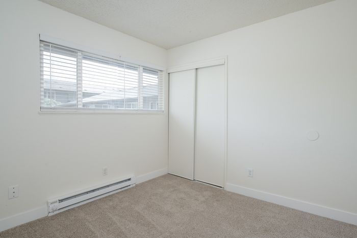 bedroom with carpet and sliding door closet