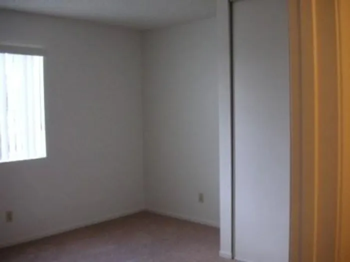 carpeted bedroom at brooktree apartments