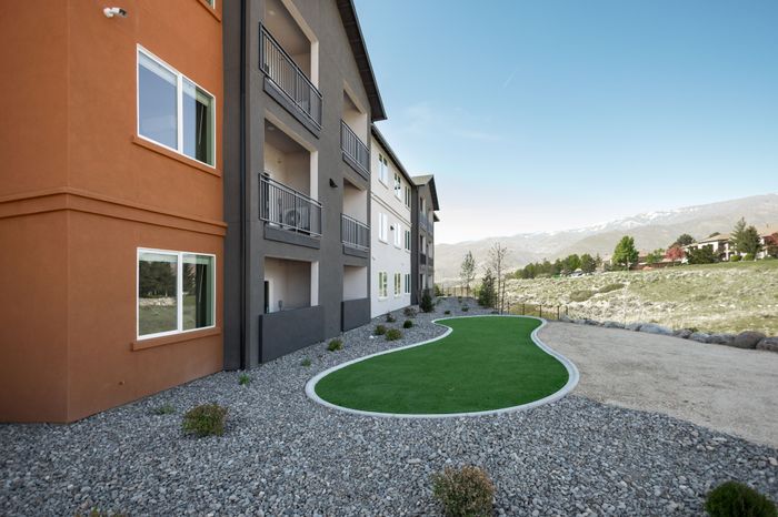 Picnic area / putting green