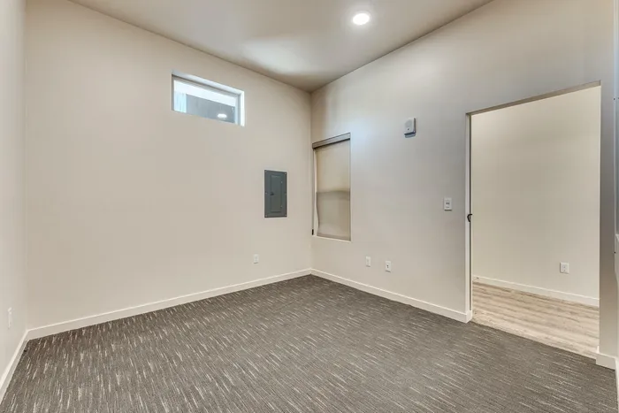 carpeted bedroom at oner midtown