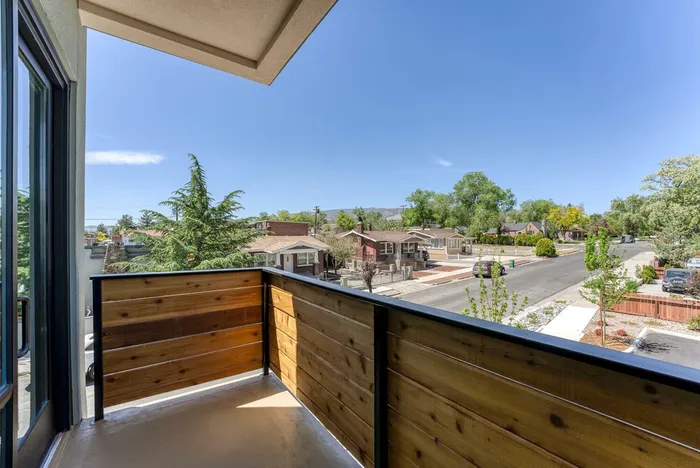 patio-balcony at oner midtwon