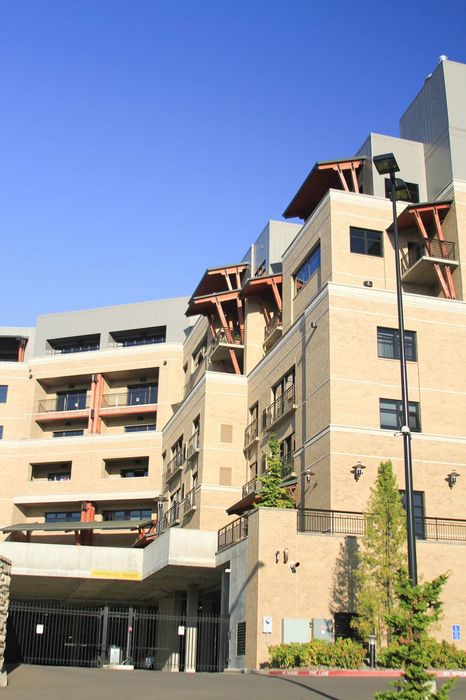 exterior of 5 story meridian building