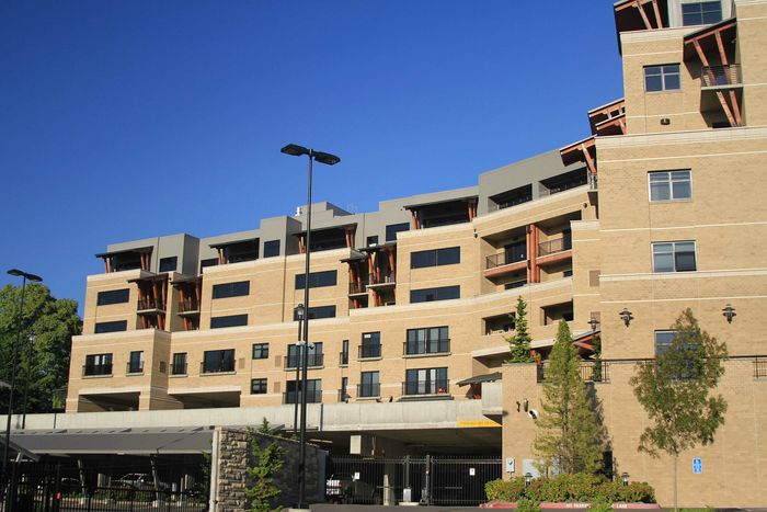 exterior of 5 story meridian building