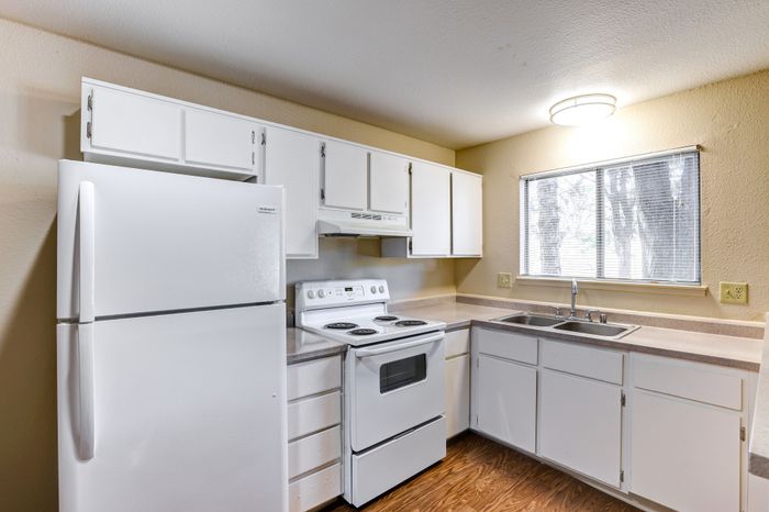 Full kitchen with fridge, oven and sink